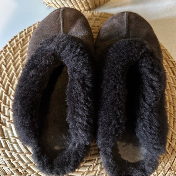 UGG Coquette Women’s Sheepskin Slipper Style 5125 Brown 7 - Picture 3 of 9